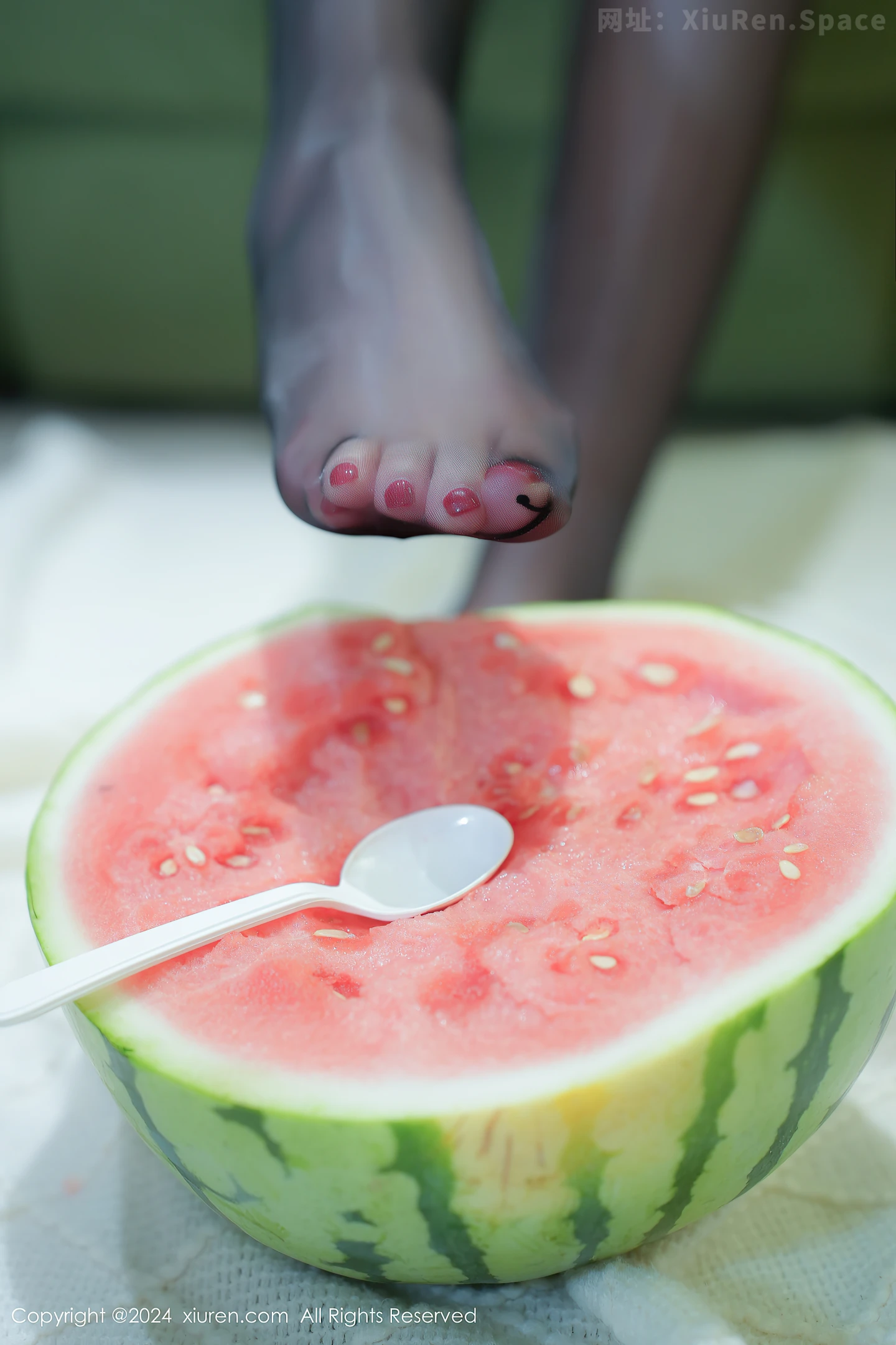 图片[4]-[XiuRen秀人网]VOL.8783 模特小波多性感黑白女仆服饰配超薄黑丝秀凹凸身材撩人诱惑写真60P-秀人网官方网站